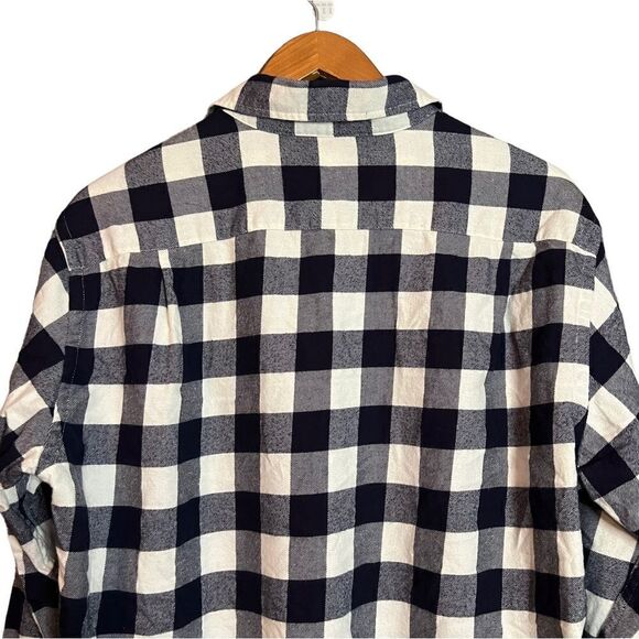 Uniqlo navy and white flannel button down shirt. - Picture 10 of 10
